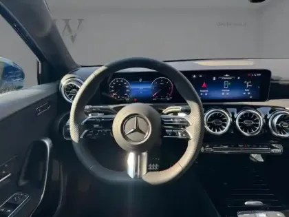 Photo 13 Mercedes Classe A 200 d AMG Line