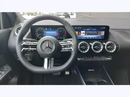 Photo 17 Mercedes GLA 180 d Edition 140