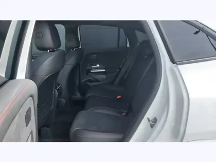 Photo 15 Mercedes GLA 180 d Edition 140