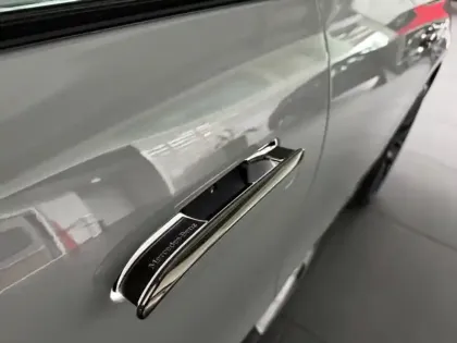 Photo 9 Mercedes Classe E Gén. VI (W214) Ph1 AMG 4