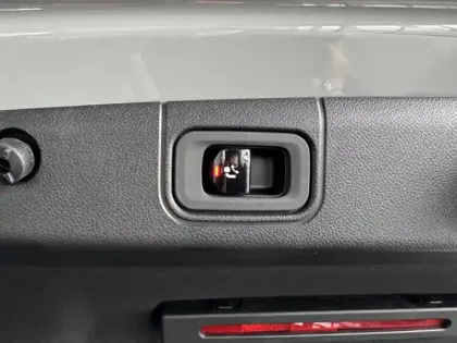 Photo 18 Mercedes Classe E Gén. VI (W214) Ph1 AMG 4