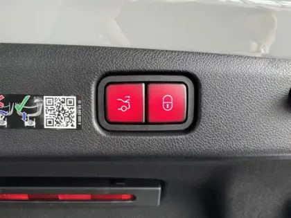 Photo 17 Mercedes Classe E Gén. VI (W214) Ph1 AMG 4