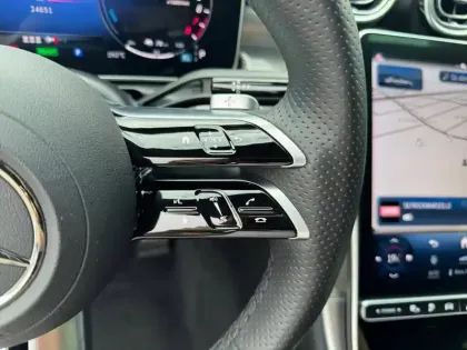 Photo 16 Mercedes Classe C  300 e Hybrid EQ Berli