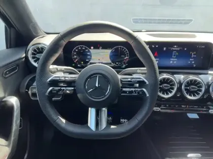 Photo 12 Mercedes Classe A 250 e Hybrid EQ AMG Line