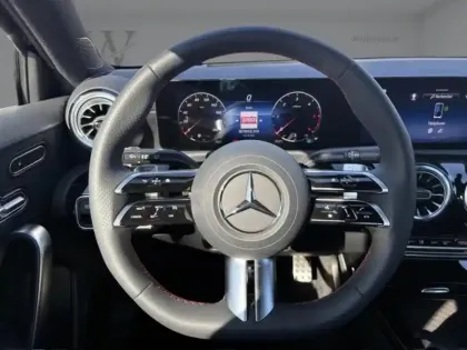 Photo 10 Mercedes Classe A 200 d AMG Line