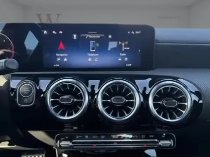Photo 16 Mercedes Classe A 200 d AMG Line