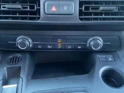 Photo 9 Peugeot Partner III BLUEHDI 100 S&S 650KG STAND ASPHALT