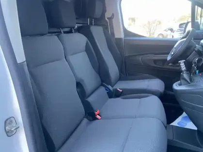 Photo 18 Peugeot Partner III BLUEHDI 100 S&S 650KG STAND ASPHALT