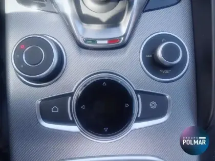 Photo 17 Alfa Romeo Giulia  2.2 Diesel 160ch Veloce AT8