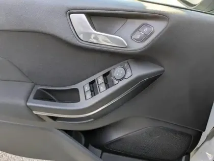 Photo 11 Ford Fiesta Gén. V Ph2 Titanium Business 5