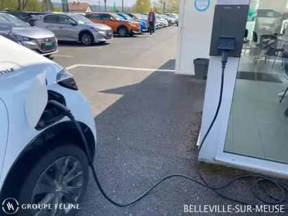 Photo 14 Peugeot 208  e- 136ch Style