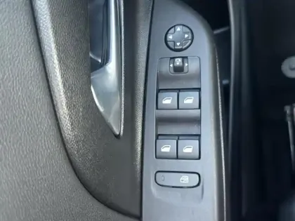 Photo 11 Opel Corsa Gén. VI Ph2 GS 5