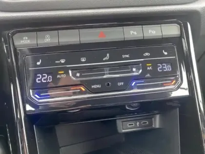 Photo 13 Volkswagen T-roc Gén. I Ph2 R-Line 2