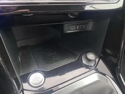 Photo 12 Volkswagen T-roc Gén. I Ph2 R-Line 2