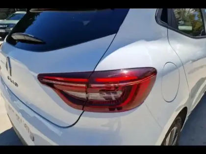 Photo 13 Renault Clio Gén. V (BJA) Ph1 NG Evolution 5