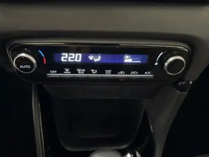 Photo 11 Toyota Yaris  116h Design 5p MC24