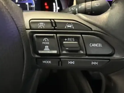 Photo 6 Toyota Yaris  116h Design 5p MC24