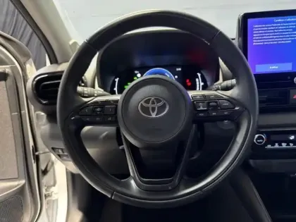 Photo 5 Toyota Yaris  116h Design 5p MC24