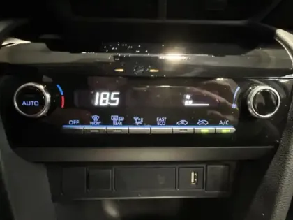 Photo 11 Toyota Yaris Gén. I Ph1 Dynamic Business 5