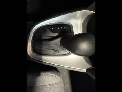 Photo 12 Toyota Yaris Gén. I Ph1 Dynamic Business 5