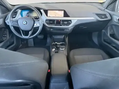 Photo 9 BMW Serie 1 Gén. III (F40) Ph1 Business Design 5