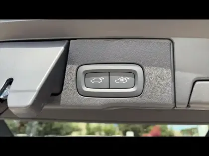 Photo 7 Volvo Xc60  T6 Hybride Rechargeable 253 + 145ch Ultra Style Dark Geartronic 8 AWD