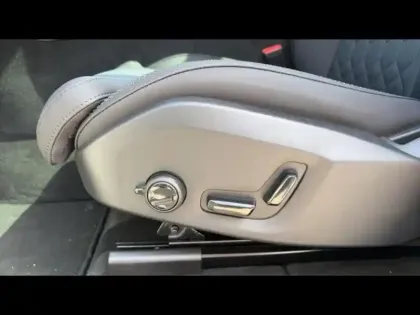 Photo 13 Volvo Xc60  T6 Hybride Rechargeable 253 + 145ch Ultra Style Dark Geartronic 8 AWD