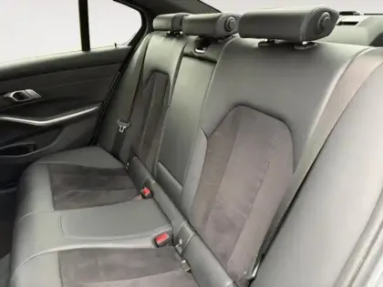 Photo 42 BMW Serie 3 Série 3 318dA 150ch M Sport