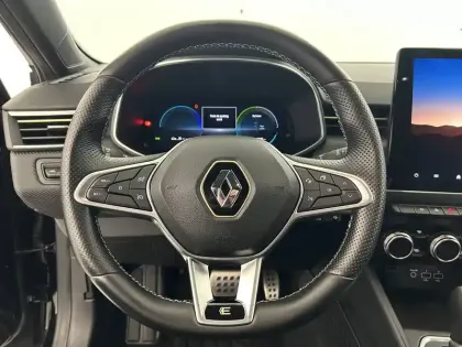 Photo 23 Renault Clio  E-Tech full hybrid 145