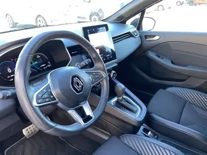 Photo 8 Renault Clio  E-Tech full hybrid 145