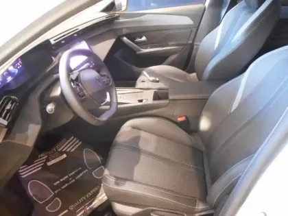 Photo 20 Peugeot 308  PureTech 130ch S&S EAT8