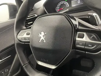 Photo 60 Peugeot 2008  PureTech 130 S&S EAT8