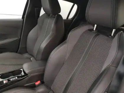 Photo 8 Peugeot 208 Gén. II Ph1 GT Line 5