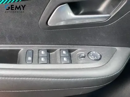 Photo 79 Peugeot 208  BlueHDi 100 S&S BVM6