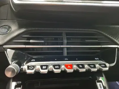 Photo 22 Peugeot 208  Hybrid 110 e-DCS6