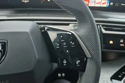 Photo 69 Peugeot 5008  Hybrid 145 ch e-DCS6