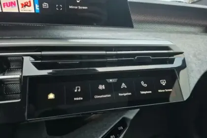 Photo 45 Peugeot 5008  Hybrid 145 ch e-DCS6