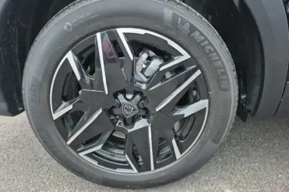 Photo 39 Peugeot 5008  Hybrid 145 ch e-DCS6