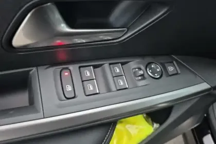 Photo 65 Peugeot 5008  Hybrid 145 ch e-DCS6