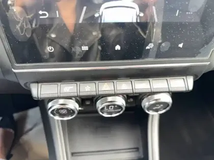 Photo 39 Renault Captur  mild hybrid 160 EDC