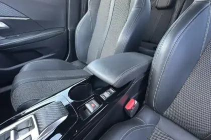 Photo 24 Peugeot 2008 Gén. II Ph2 GT 5