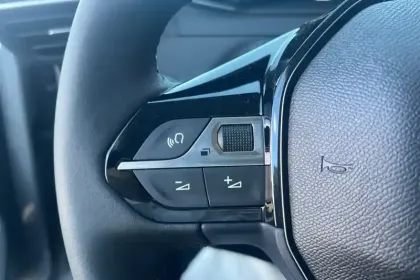 Photo 17 Peugeot 208  Hybrid 110 ch e-DCS6