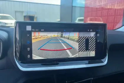 Photo 15 Peugeot 208  Hybrid 110 ch e-DCS6