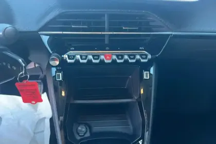 Photo 13 Peugeot 208  Hybrid 110 ch e-DCS6