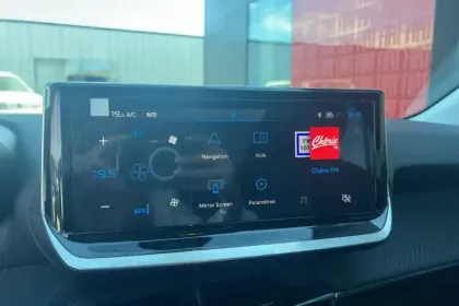 Photo 14 Peugeot 208  Hybrid 110 ch e-DCS6