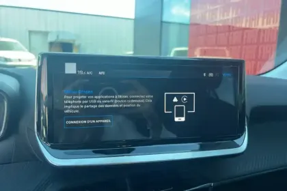 Photo 18 Peugeot 208  Hybrid 110 ch e-DCS6