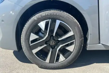 Photo 11 Peugeot 208  Electrique 50 kWh 136ch