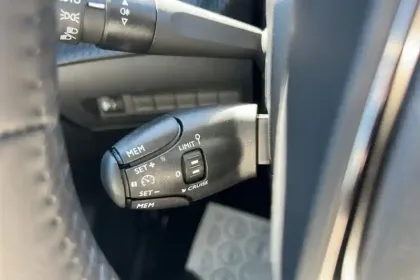 Photo 21 Peugeot 208  Electrique 50 kWh 136ch