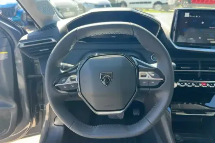 Photo 14 Peugeot 208  Electrique 50 kWh 136ch