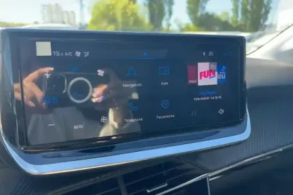 Photo 16 Peugeot 208  Electrique 50 kWh 136ch